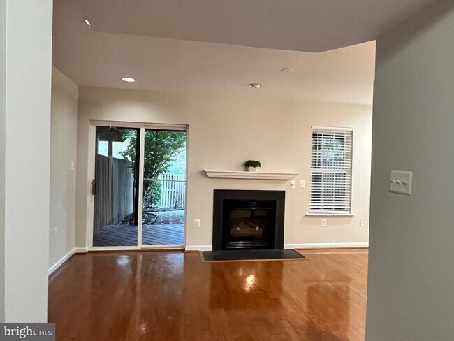 Photo - 230 Connery Terrace SW