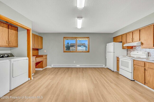 Photo - 809 Moosic Rd