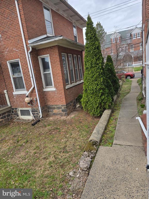 Photo - 102 W Broad St