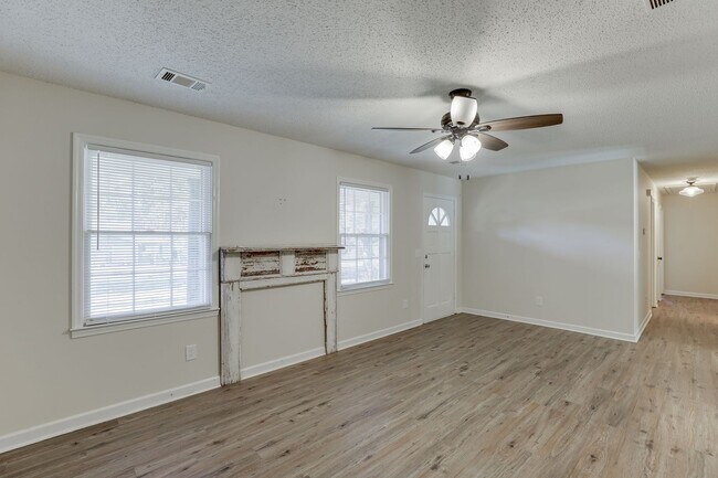 Photo - 1755 Strawvalley Road