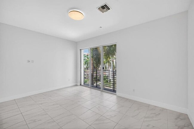 Photo - 1044 NE 18th Ave