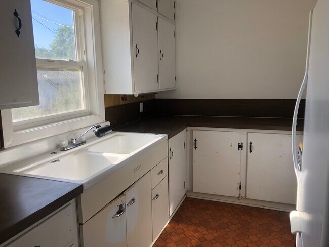 Photo - 1150 NE Lake St