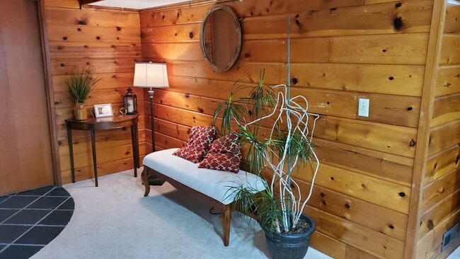 Photo - 434 S 199th St