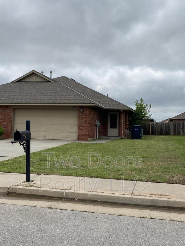 Photo - 1725 Riviera Ln