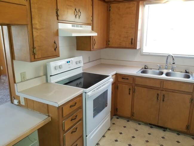 Photo - LARGE 1 BEDROOM WITH CARPORT BRICK HOME