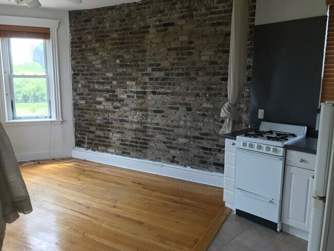 Photo - 74 Kilmarnock St