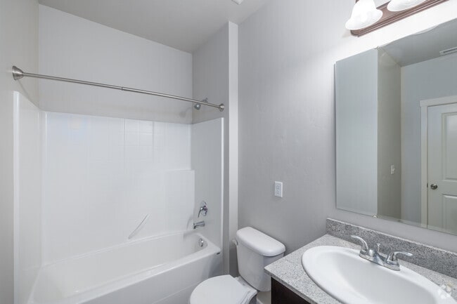 3BR, 2BA - 1,192SF