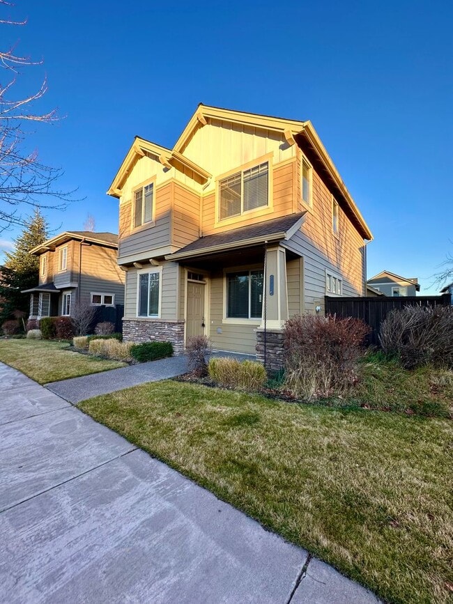 Building Photo - 63114 Dakota Dr