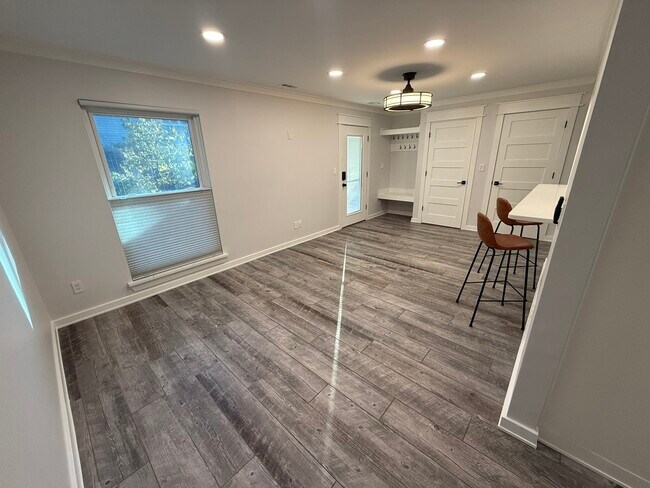 Photo - 509 E University Dr