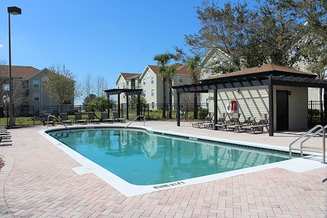 Piscina de fase 2 - Pointe at Central