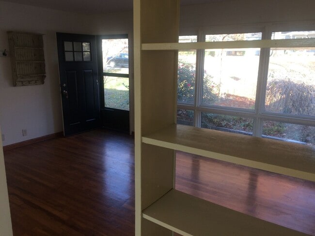 Photo - 2003 Stratford Rd