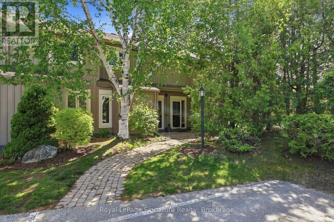 Photo - 585 Oxbow Crescent
