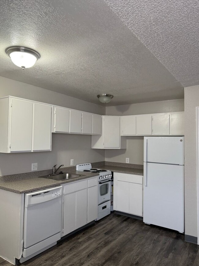 Photo - **MOVE IN SPECIAL**  Come and apply today!! Unidad 350