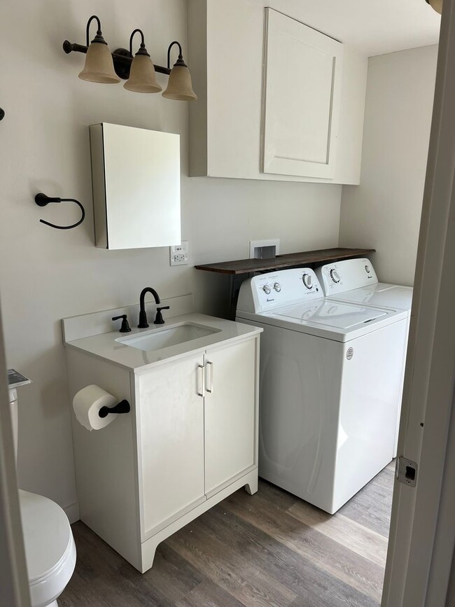 Photo - Smith Unidad 111 2nd Ave  -  #B