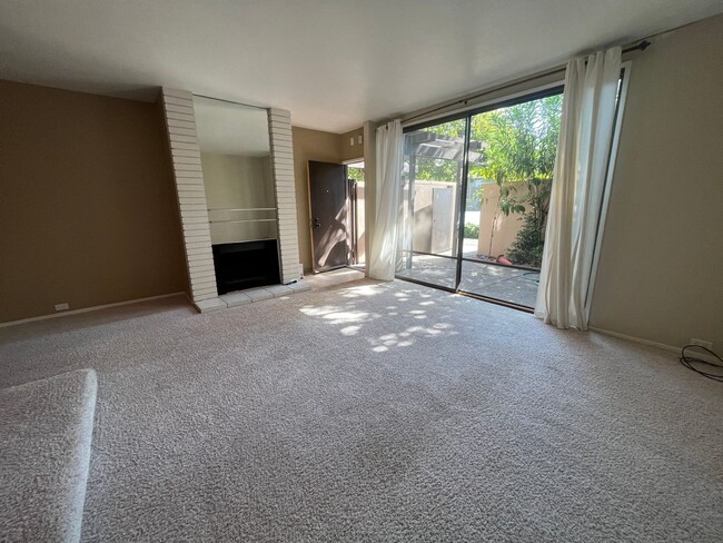 Spacious 2 bed 2 bath condo available in t... - Spacious 2 bed 2 bath condo available in t... Unit 3