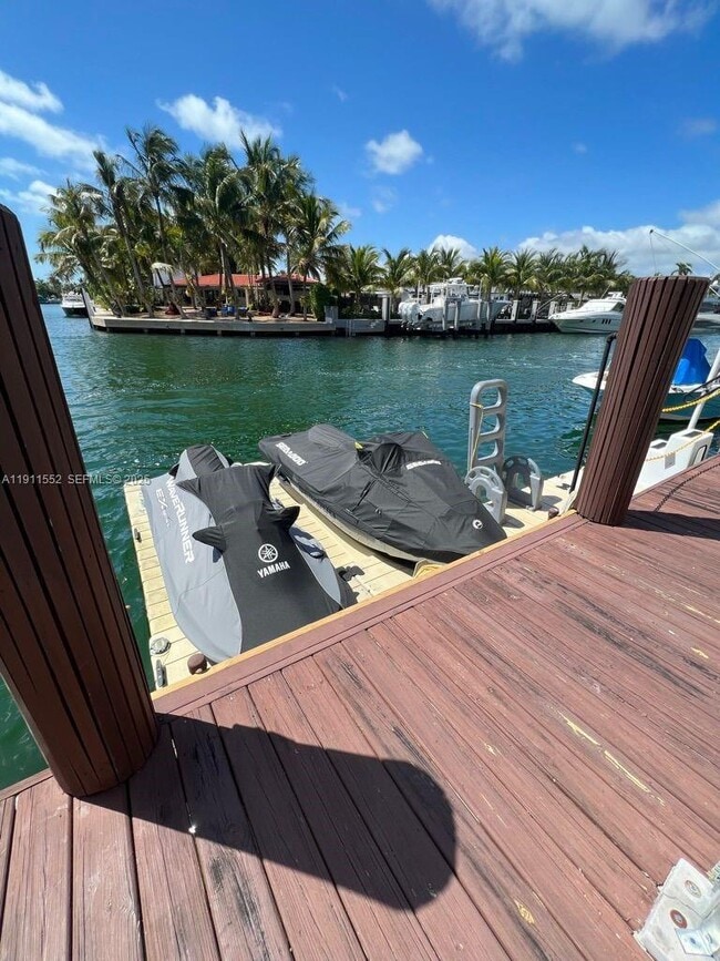 Building Photo - 2430 NE 135th St Unit 105