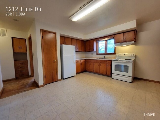 Photo - 1212 Julie Dr