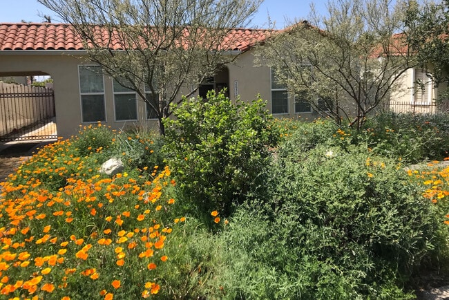 Building Photo - 2833 S Victoria Ave Unit Duplex West Adams