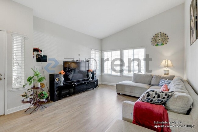 Photo - 4533 Silvercrest Way