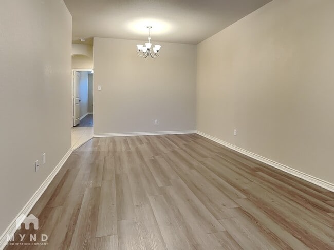 Photo - 2103 Colby Ln