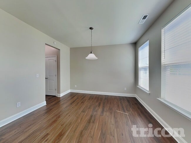 Photo - 140 Ashberry Ln