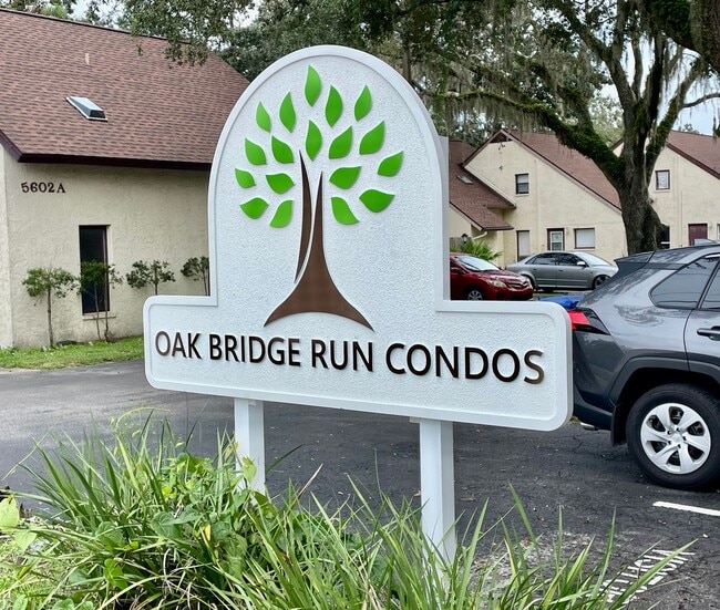 Building Photo - 2 BEDROOM 1 BATHROOM CONDOMINIUM IN OAK BR...