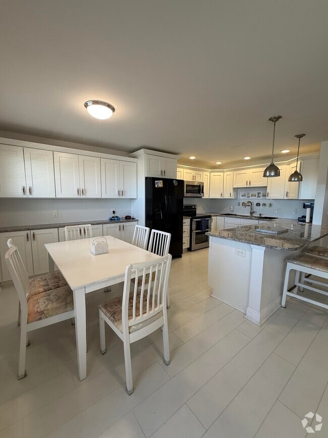Building Photo - 4057 Wolverton C Rental