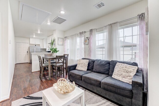 Building Photo - 2720 Truxillo St Unit 6