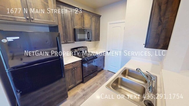 Photo - 1677 N Main St