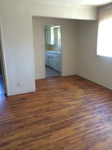 Photo - 10965 Roebling Ave