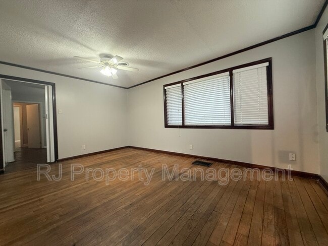 Photo - 1450 Gold Ave