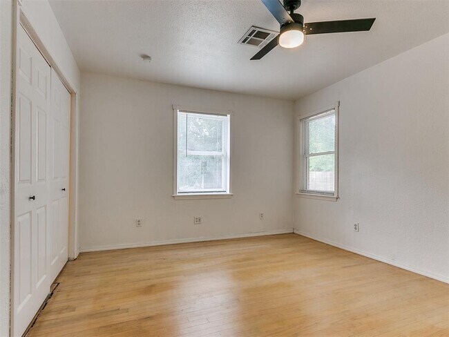 Photo - 1904 Carlisle Rd