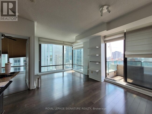 Photo - 18 Yorkville Ave Unit 2205