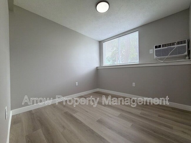 Photo - 877 N 26th St Unidad 101