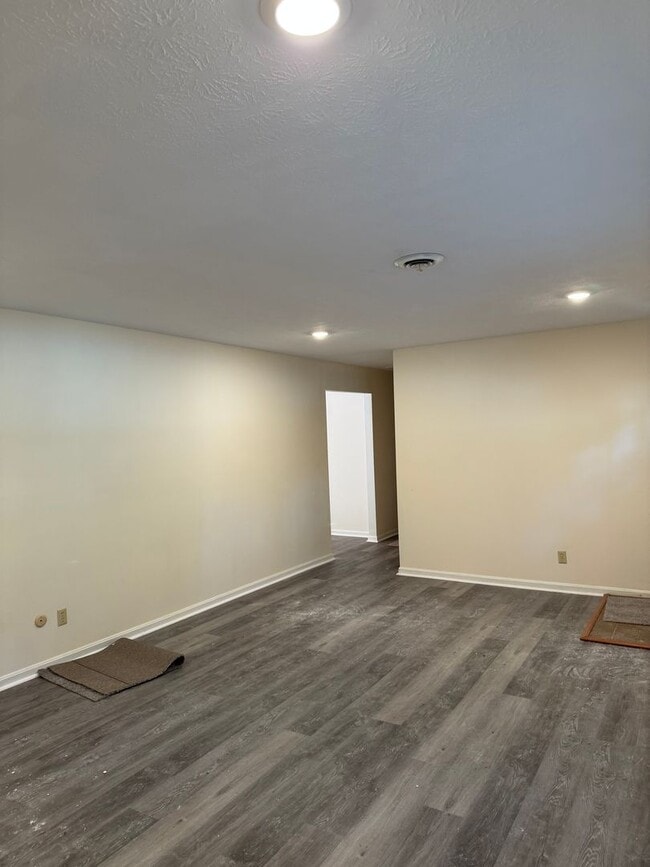 Photo - Lone Oak House