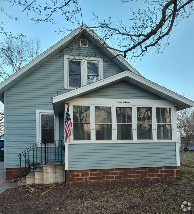 Building Photo - 911 Willow St Rental