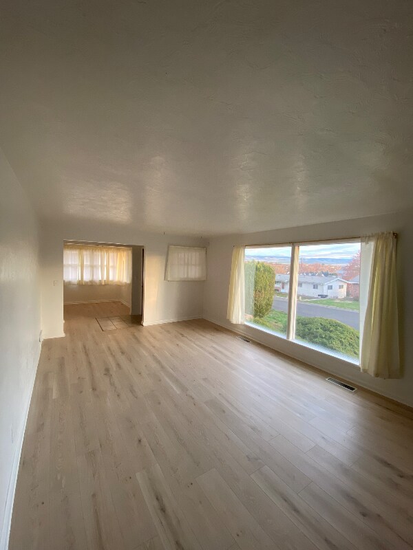 Photo - 535 SE Scenic View Dr