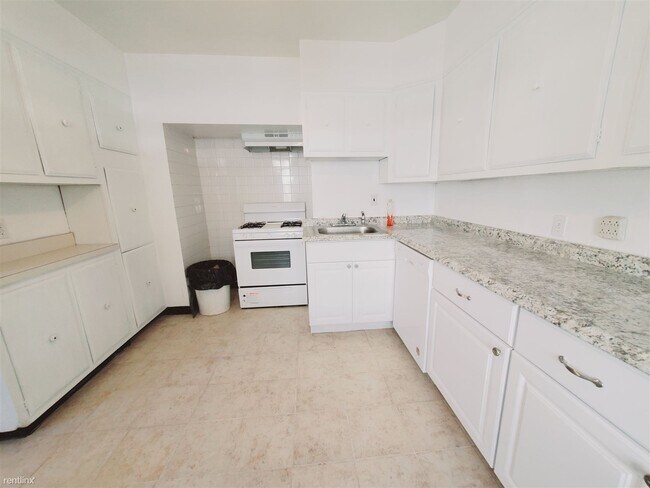 Photo - 2 br, 1 bath Condo - 166 Henry St