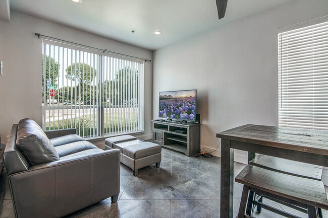 Photo - 404 Industrial Park