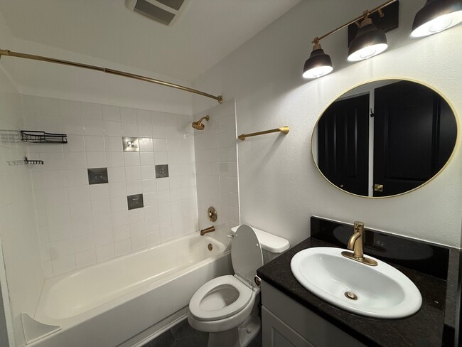 Photo - 15827 Leary Wy