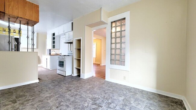Photo - 1819 S Taylor St