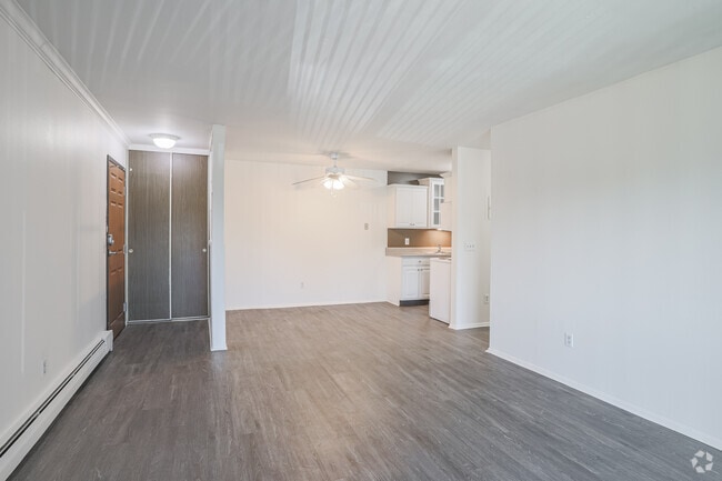 1BR, 1BA - 701SF - Living Room