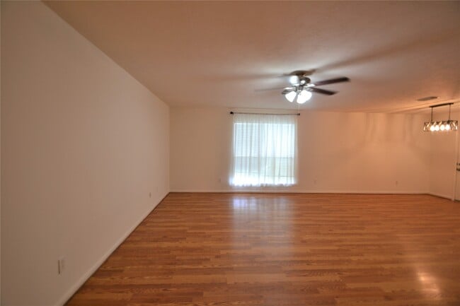Photo - 5126 Riverwood Dr