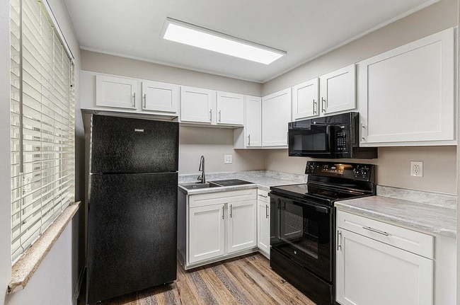 Building Photo - 1190 S Allison St Unit 1190-06