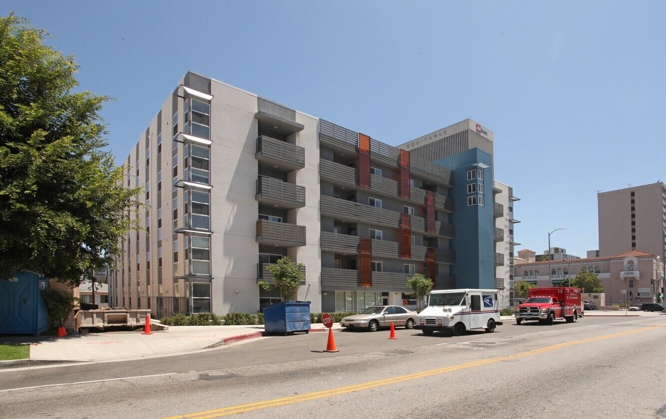 Photo - 540 Normandie Ave