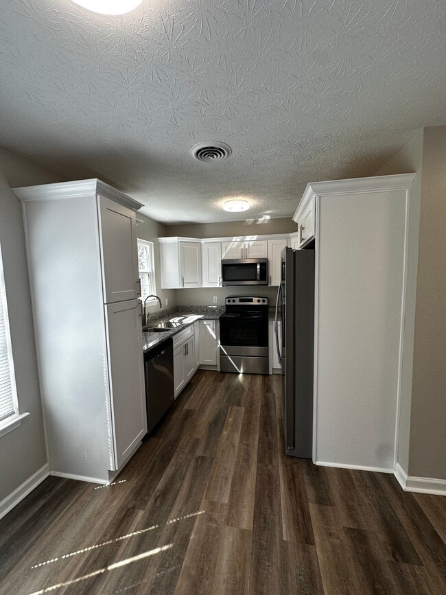 1506 Batts Blvd Unit 4
