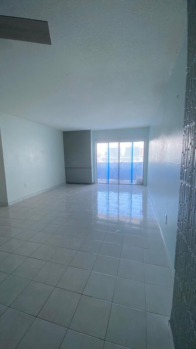 Building Photo - 400 Kings Point Dr Unit 1018 Rental