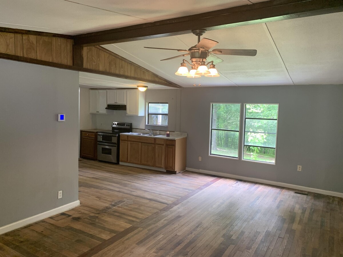 Photo - 6806 Skyview Dr SE