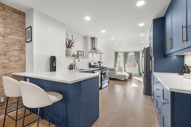 Building Photo - 302 4th St