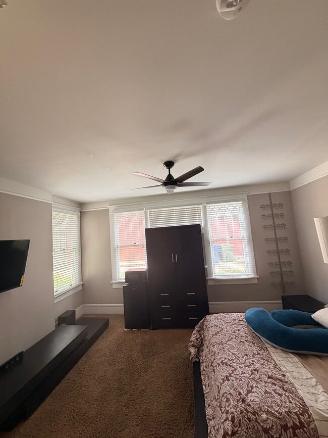 Photo - 742 Peeples St SW